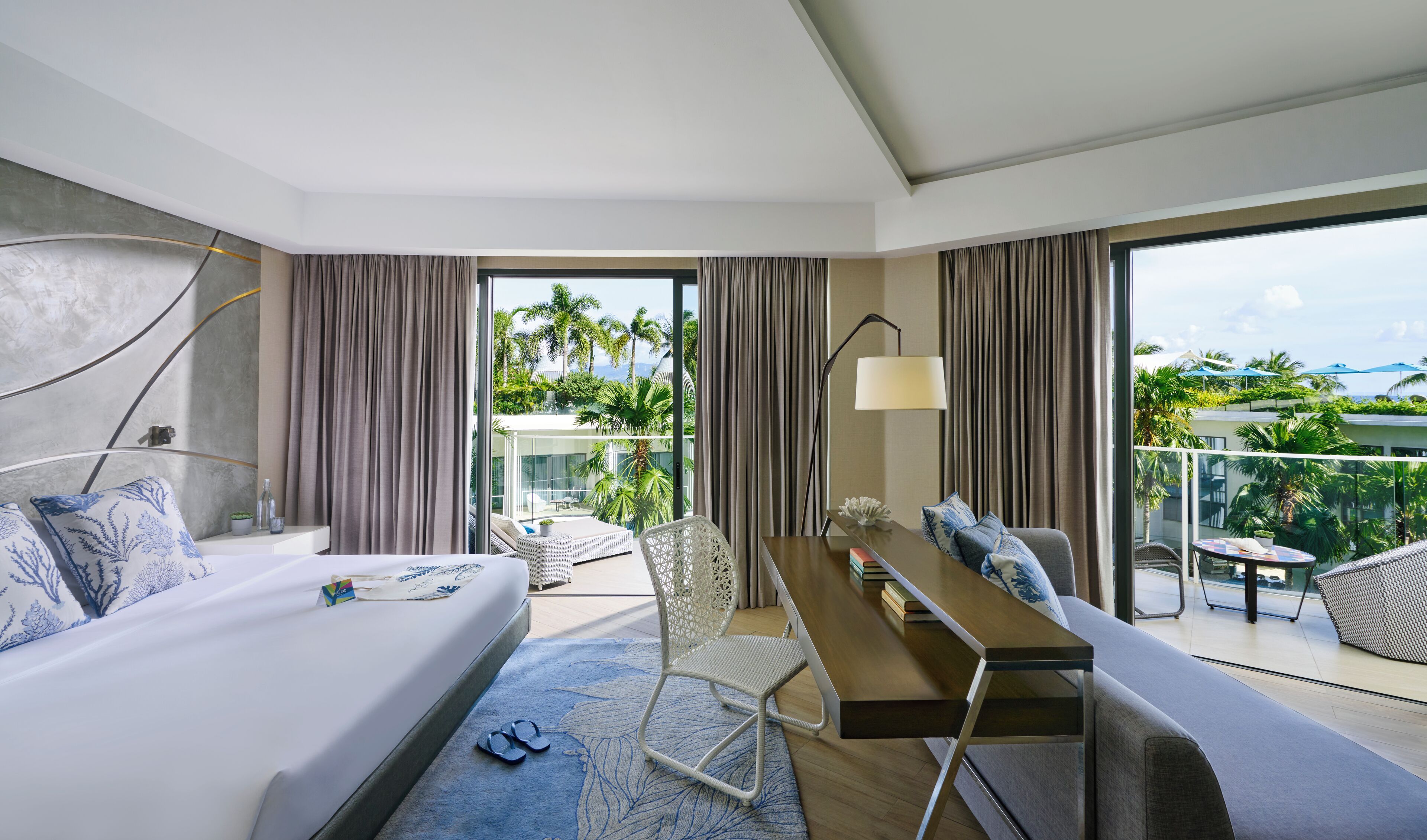 Phòng Premier | Két bảo mật tại phòng, màn/rèm cản sáng 