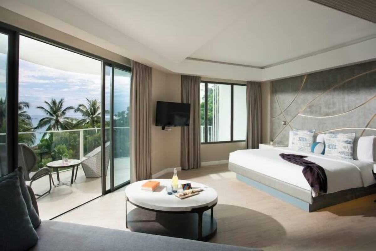 In-room safe, blackout curtains, free WiFi, bed sheets