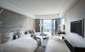 Sea Room | In-room safe, blackout curtains, free WiFi, bed sheets