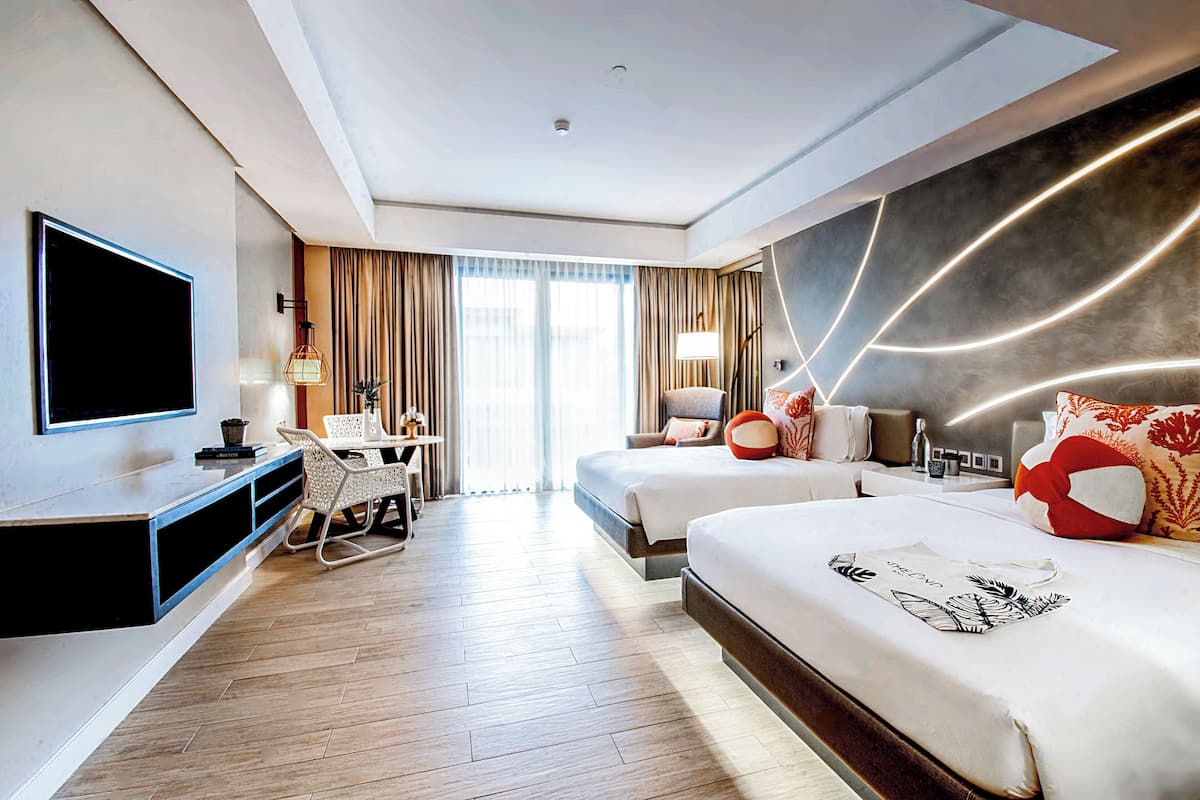 Deluxe Room | In-room safe, blackout drapes, WiFi (free), bed sheets