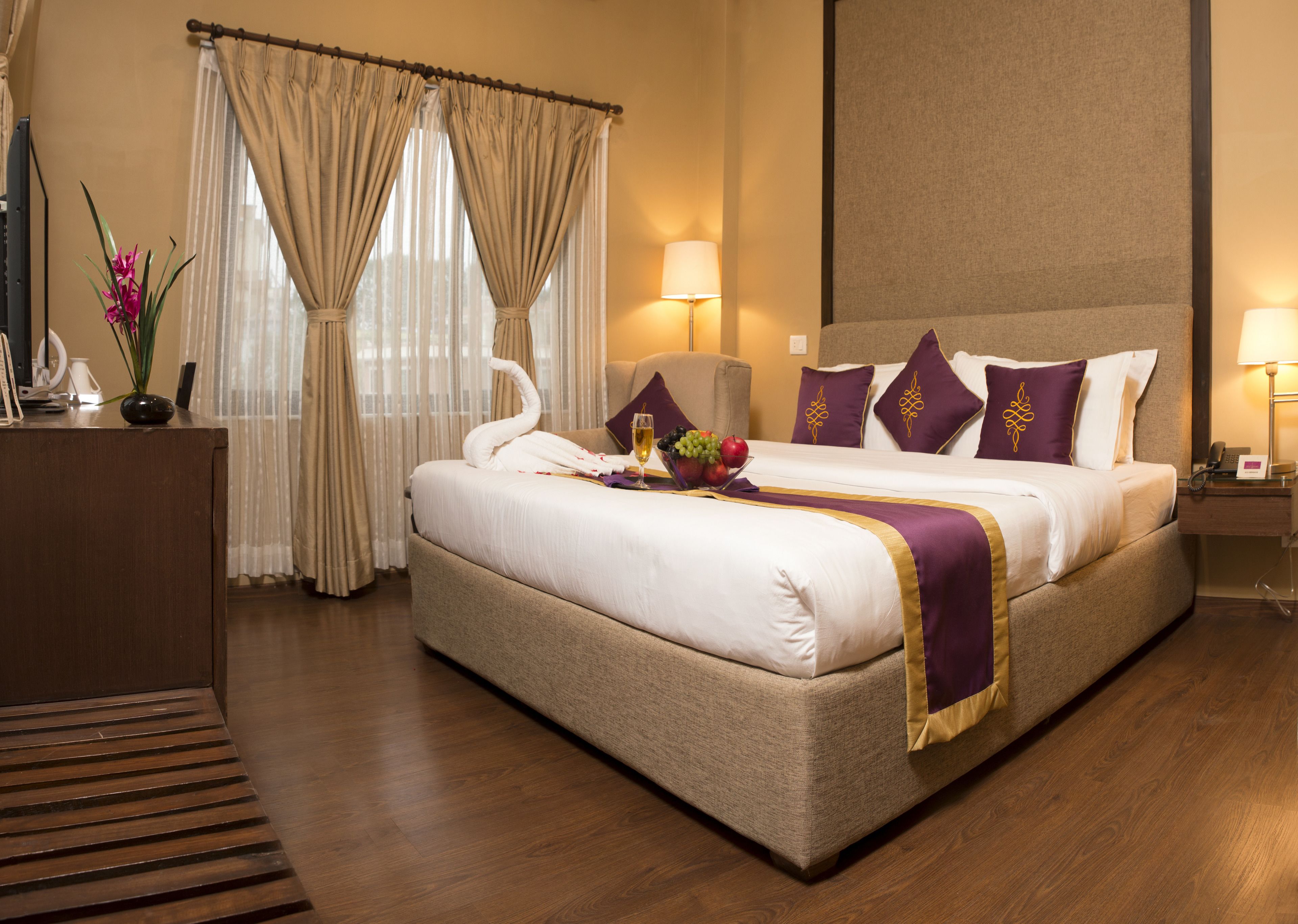 premium bedding, minibar, in-room safe, desk