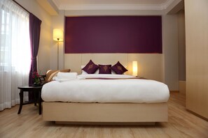 Premium bedding, minibar, in-room safe, desk - Hotel Harmika (Kathmandu)