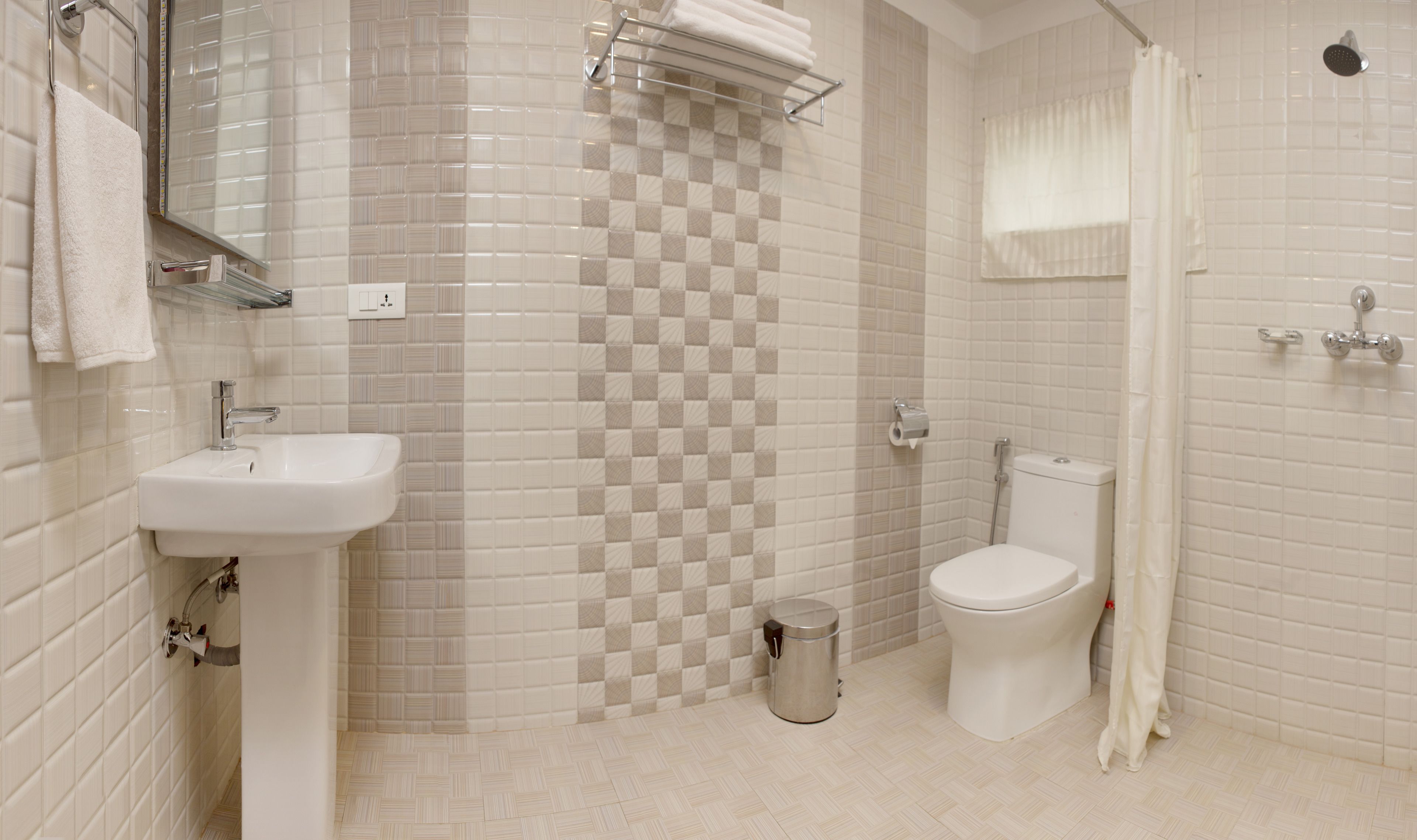 rainfall showerhead, free toiletries, slippers, towels