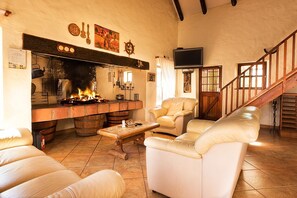 Ostrero | Living room - Sandpiper Guest Cottages (Boggoms Bay)