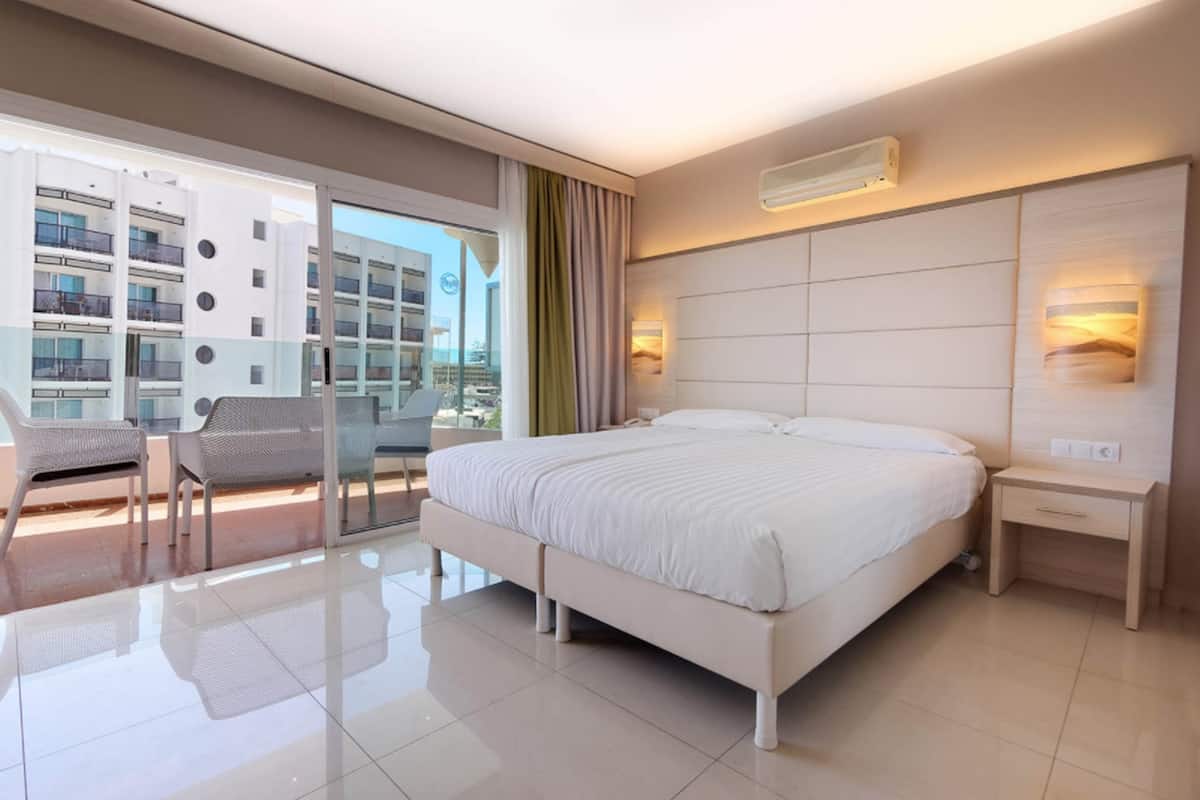 double room single use, balcony | 1 bedroom, desk, blackout curtains, free wifi