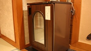 A compact, wooden-framed room with a built-in refrigerator and a small window. - Hotel Parco - Adults only (Kyoto)