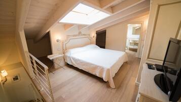 Apartment, 1 Bedroom, Garden View | 1 bedroom, in-room safe, soundproofing, cribs/infant beds