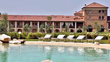 Seasonal outdoor pool, pool umbrellas, sun loungers