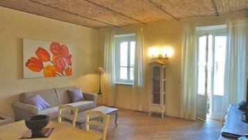 Apartment, 2 Bedrooms | Living area