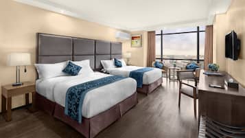 Superior Twin Room, 2 Single Beds | Premium bedding, minibar, in-room safe, desk