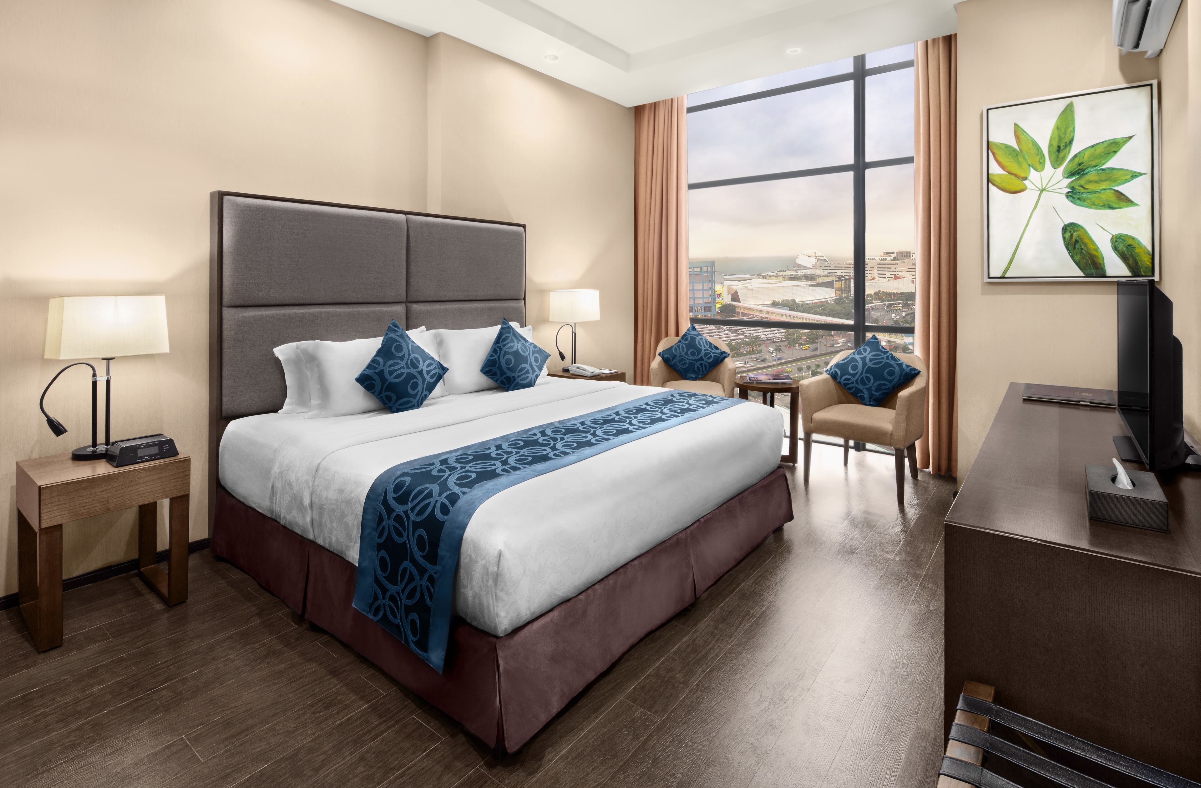 Premium bedding, minibar, in-room safe, desk