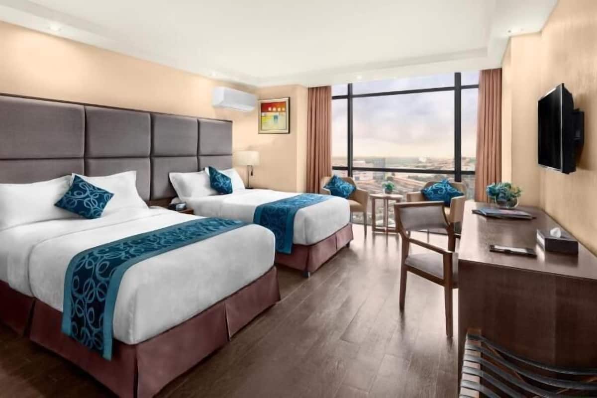 Premium bedding, minibar, in-room safe, desk