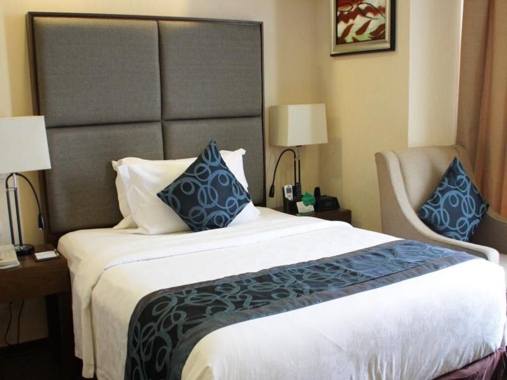 Ropa de cama de alta calidad y minibar 