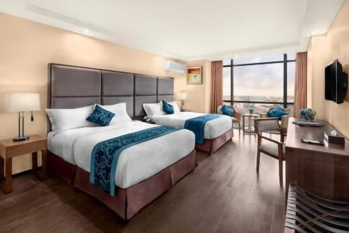 Premium bedding, minibar, in-room safe, desk