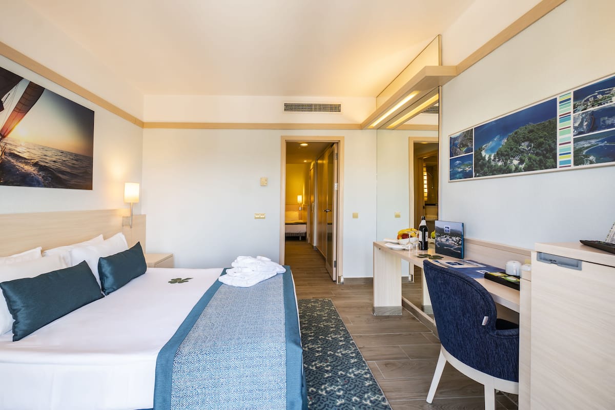 Family Room | Premium bedding, free minibar, in-room safe, blackout curtains
