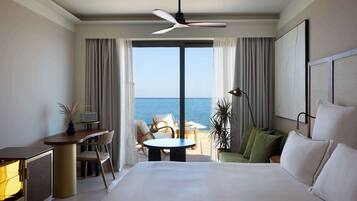 Junior Suite, 1 King Bed, Sea View | Living area