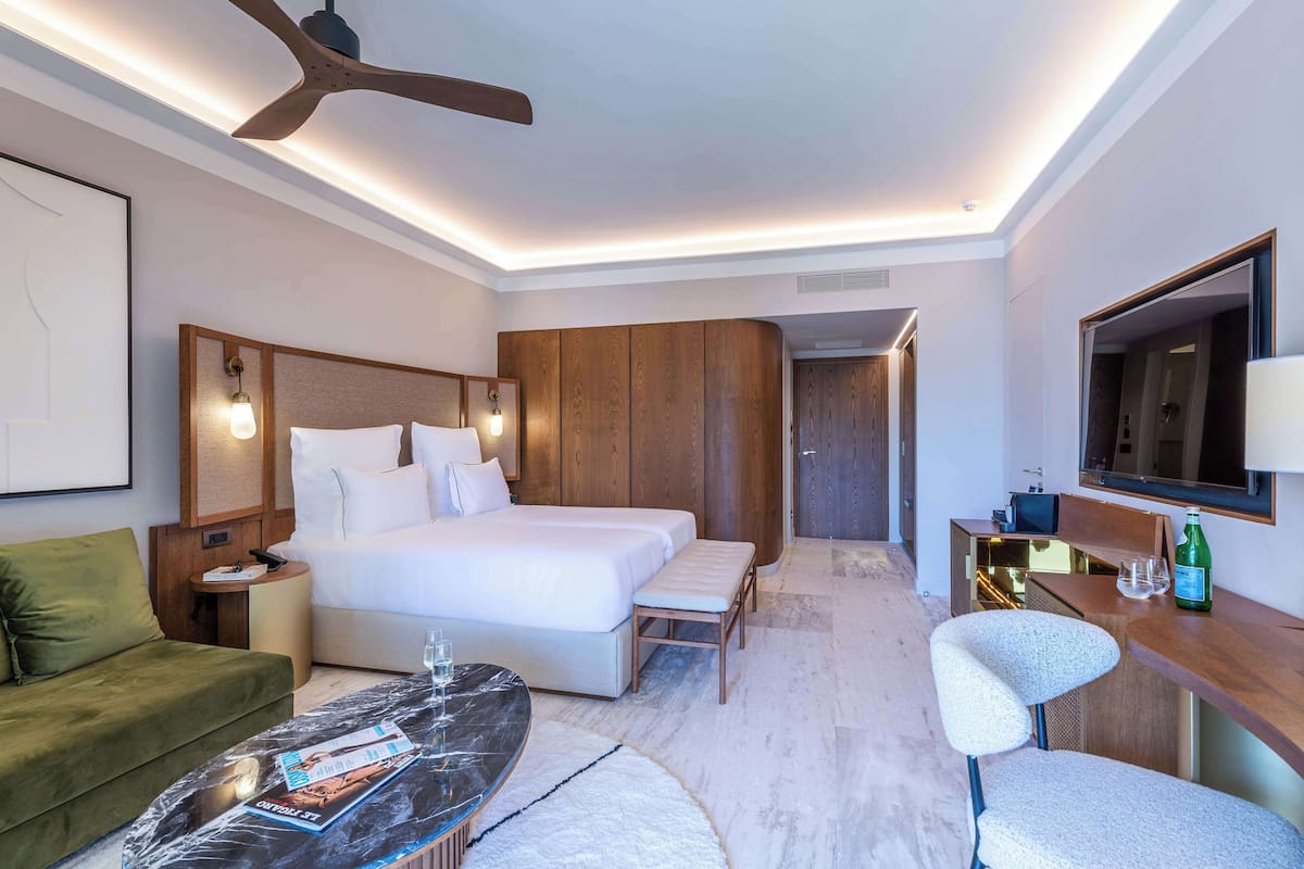 Junior Suite, 1 King Bed, Garden View (Pool) | Free WiFi, bed sheets