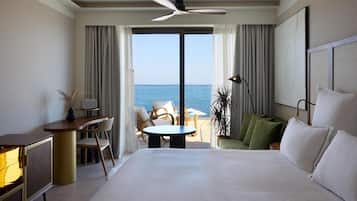 Suite - 1 kingsize-seng - havudsigt (Infinite Sea View Escape) | Opholdsområde | 50-tommers smart-tv med satellitkanaler, tv