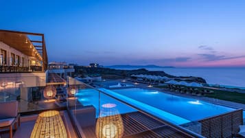 Piscina externa sazonal, guarda-sóis, espreguiçadeiras