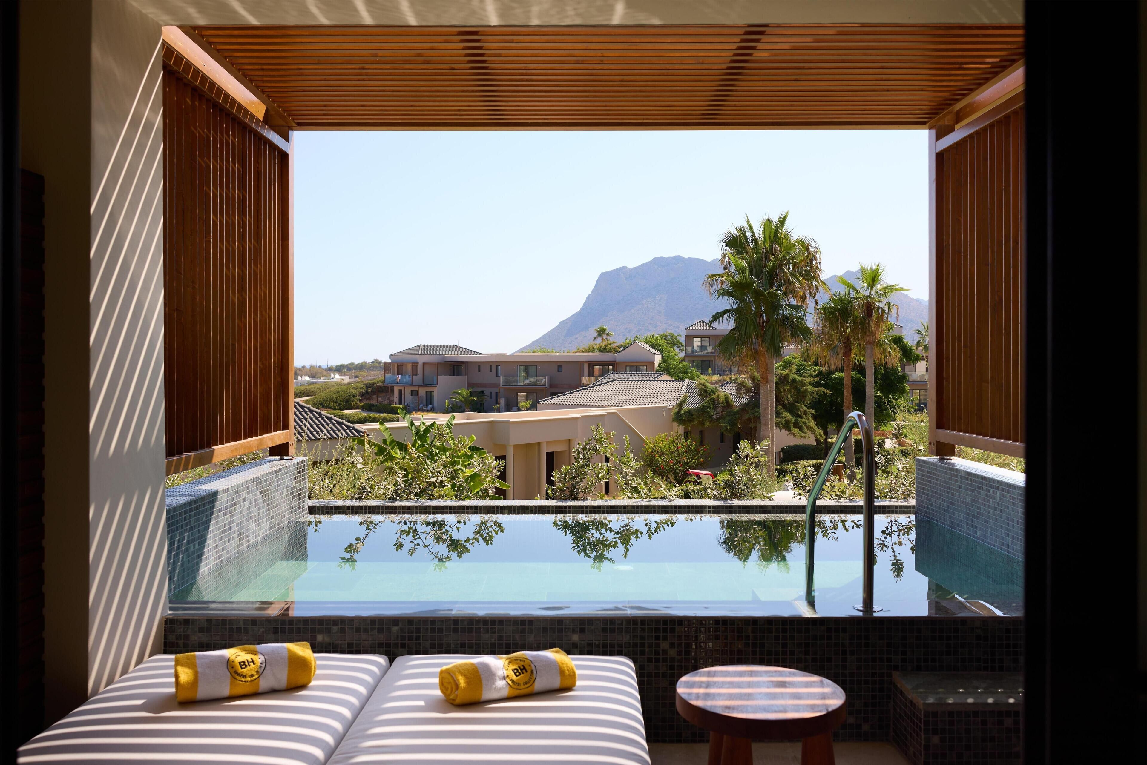 Suite, 1 King Bed (Horizon OP Pool) | Living area