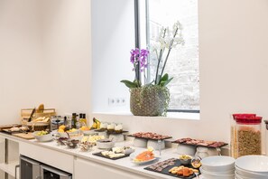 Daily buffet breakfast for a fee