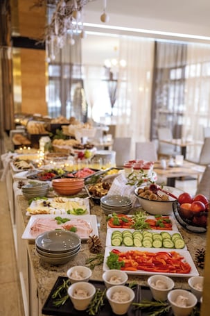 Desayuno buffet diario (CZK 260 por persona). Harmony Club Hotel Ostrava