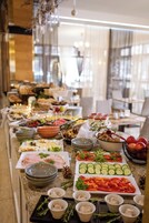 Daily buffet breakfast (CZK 260 per person)