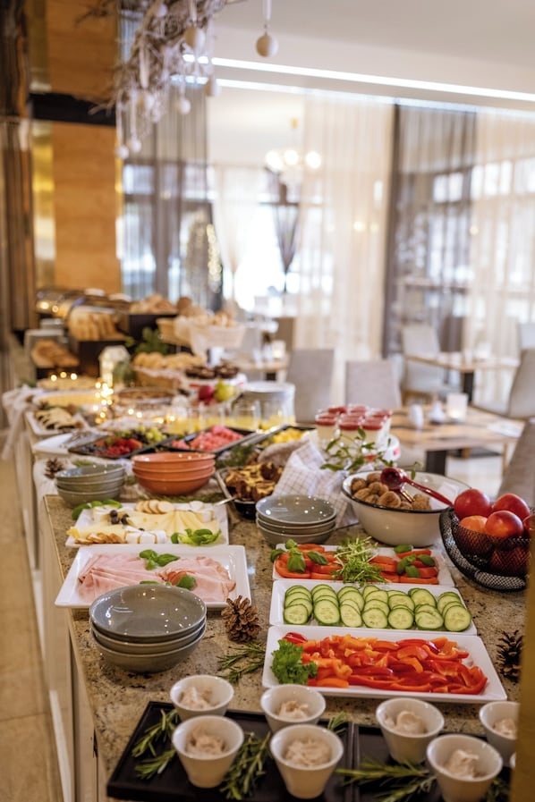 Daily buffet breakfast (CZK 260 per person) - Harmony Club Hotel Ostrava (Ostrava)