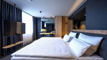 Business Double or Twin Room | In-room safe, desk, soundproofing, iron/ironing board