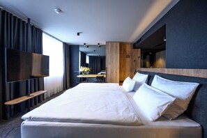 In-room safe, desk, soundproofing, iron/ironing board - Harmony Club Hotel Ostrava (Ostrava)
