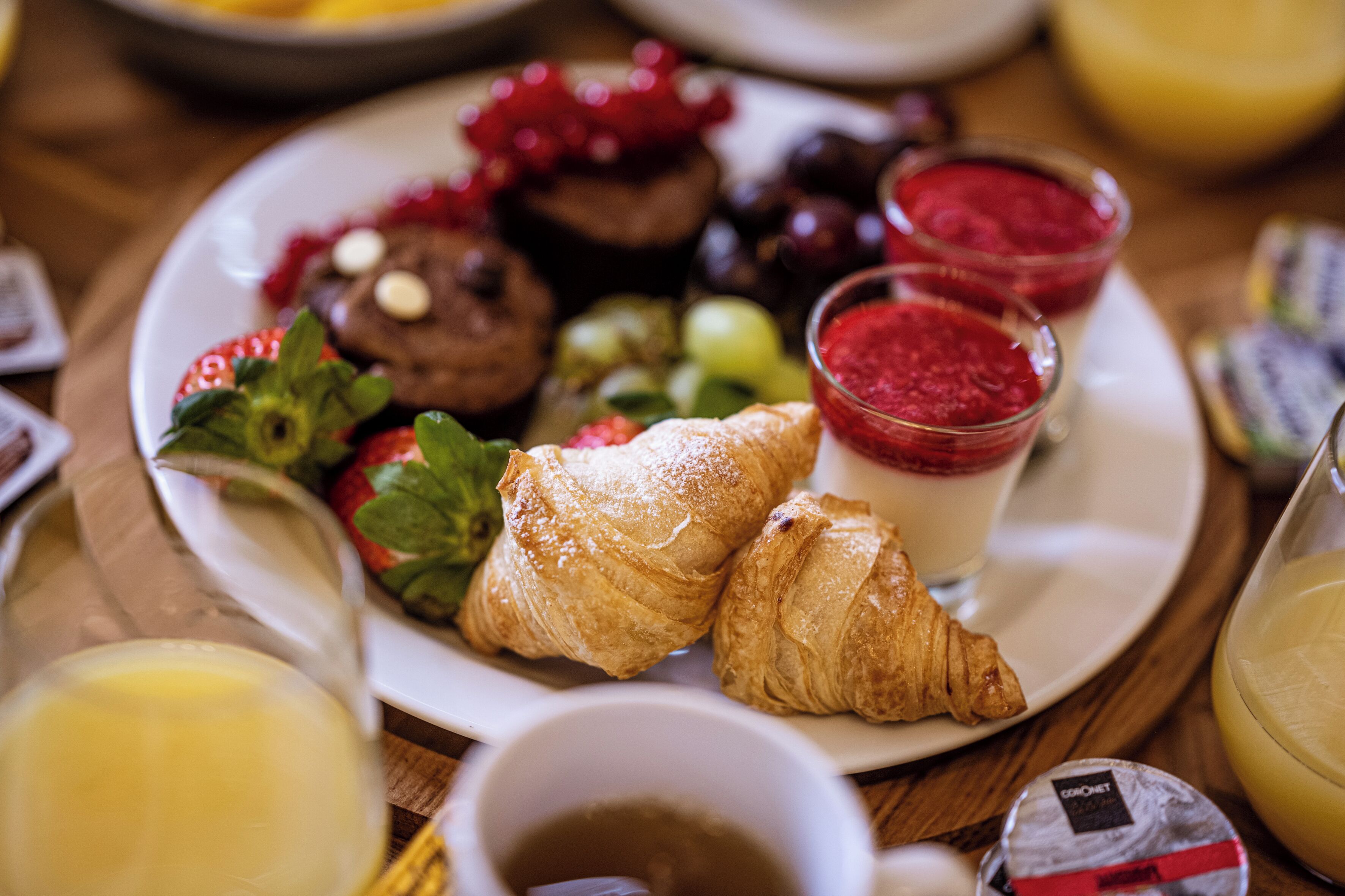 daily buffet breakfast (czk 190 per person)