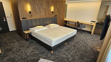 Business Double or Twin Room | In-room dining