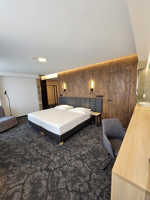 Business Double or Twin Room | In-room safe, desk, soundproofing, iron/ironing board - Harmony Club Hotel Ostrava (Ostrava)