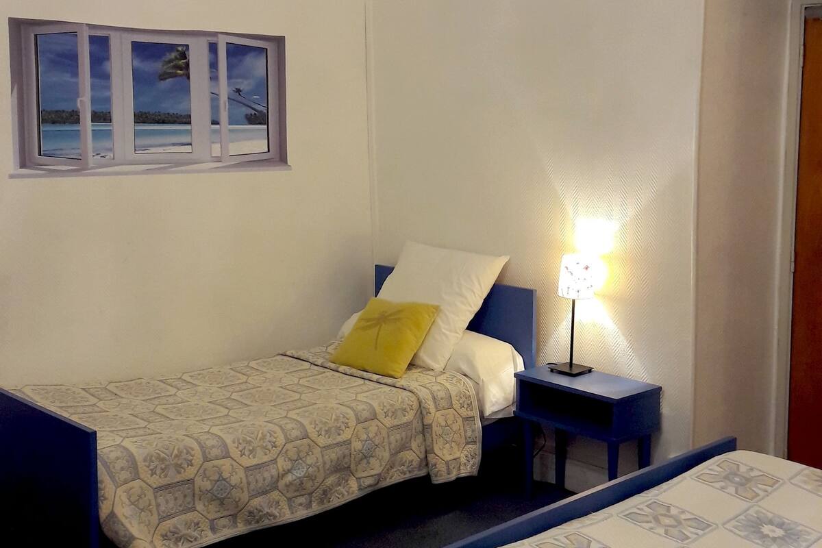 Standard Triple Room | In-room safe, desk