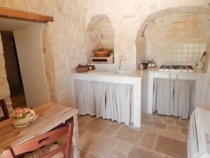 Maison Exclusive (Trullo 13km Strada C. Giampietro) | Coin cuisine privé