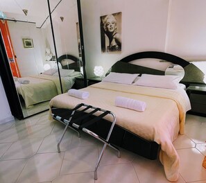 Double or Twin Room, Private Bathroom | Hypo-allergenic bedding, down comforters, individually furnished - B&B Villa Ambra (Noto)