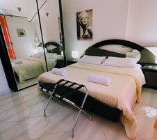 Quarto casal ou duplo, banheiro privativo | Roupas de cama antialérgicas, edredons de pluma