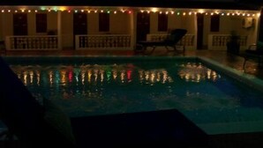 Outdoor pool - Golden Thistle Hotel (Crown Point)