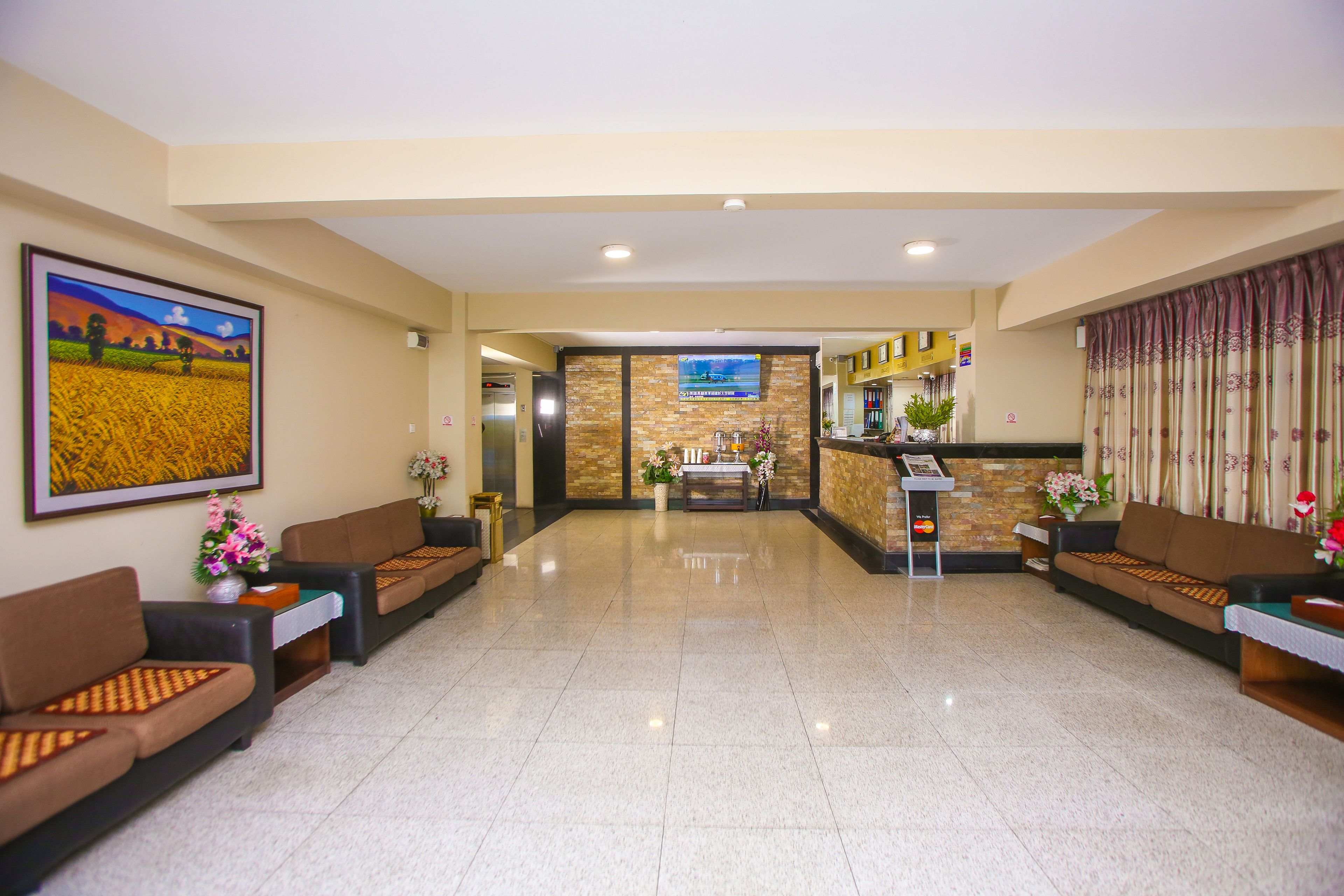 Lobby lounge