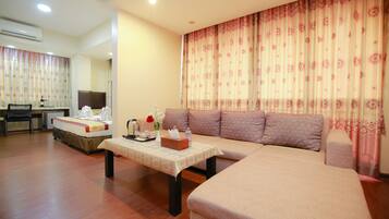Deluxe Double Room | 1 bedroom, minibar, in-room safe, desk