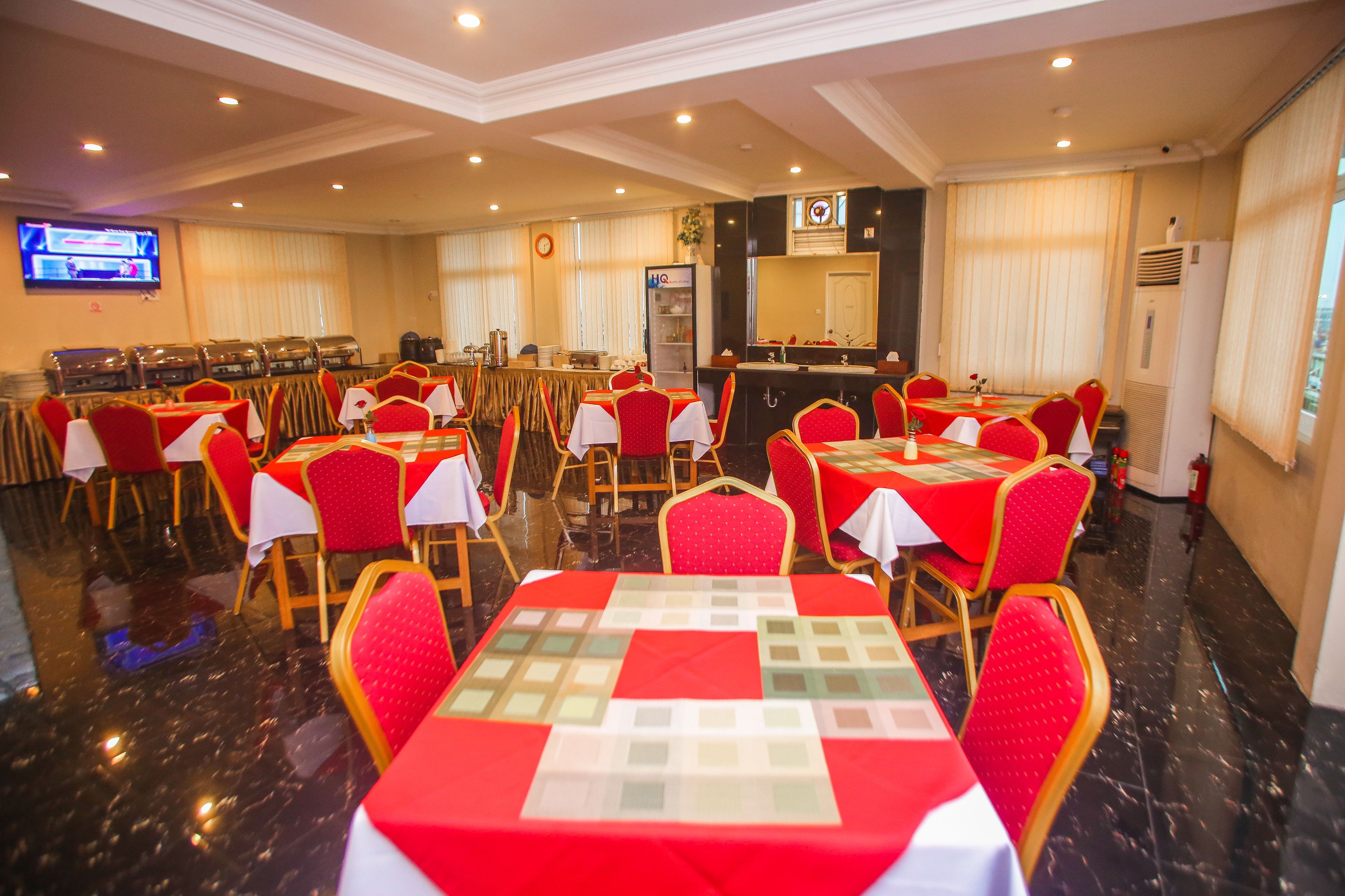 Sarapan bufet setiap hari dengan fi 