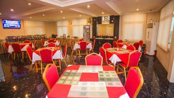 Sarapan bufet setiap hari dengan fi