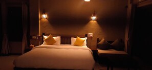 Luxury Room, 1 King Bed, River View