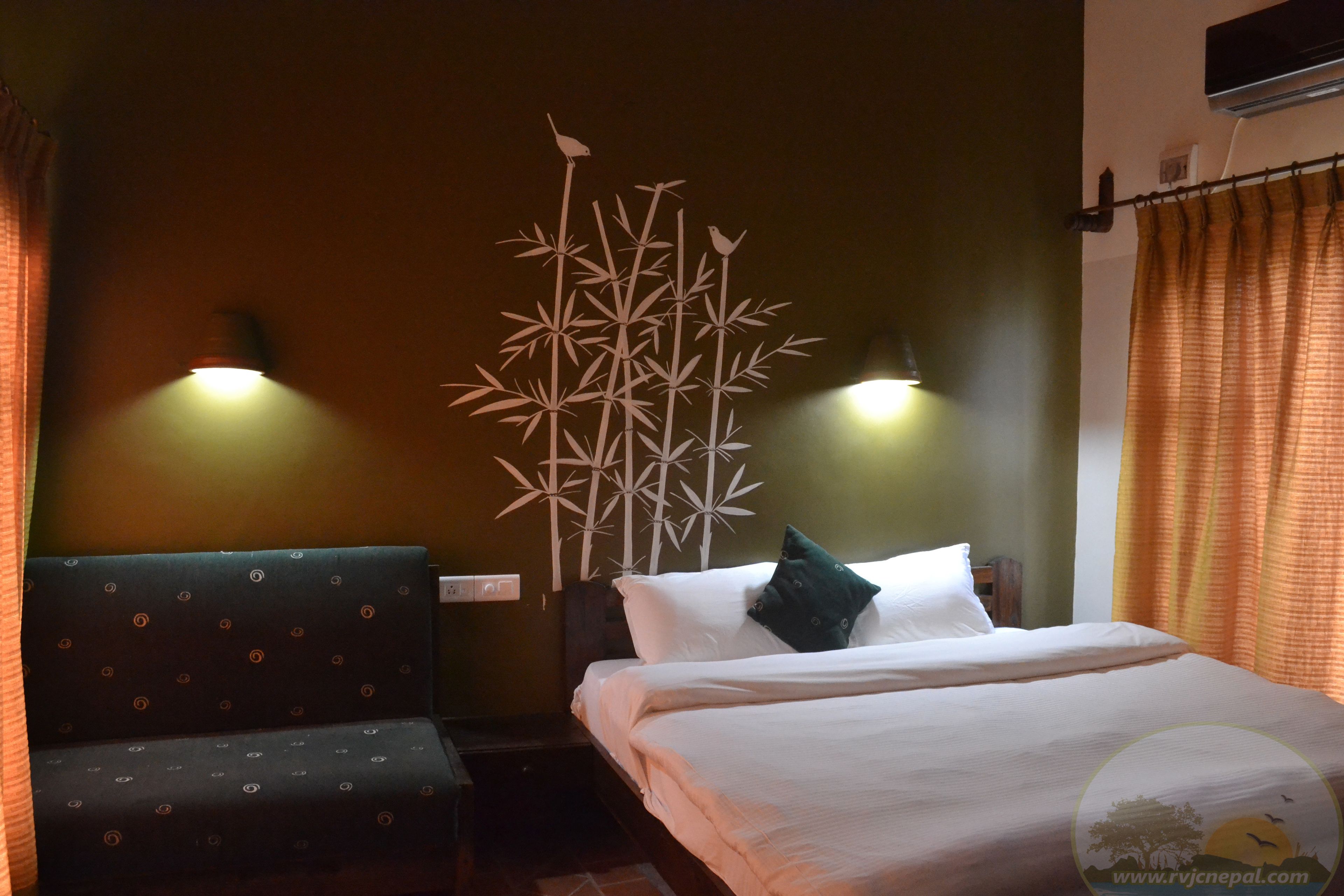 deluxe double room, 1 king bed | premium bedding, desk, free wifi
