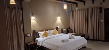 Luxury Room, 1 King Bed, River View | Premium bedding, desk, free WiFi