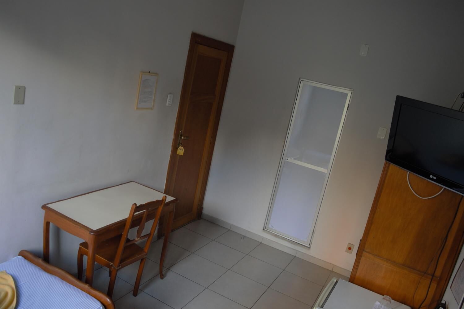 Frigobar, cofres nos quartos, escrivaninha, Wi-Fi de cortesia