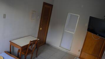 Frigobar, cofres nos quartos, escrivaninha, Wi-Fi de cortesia