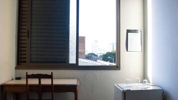 Frigobar, cofres nos quartos, escrivaninha, Wi-Fi de cortesia