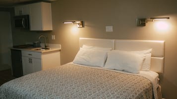 Standard King | Iron/ironing board, rollaway beds