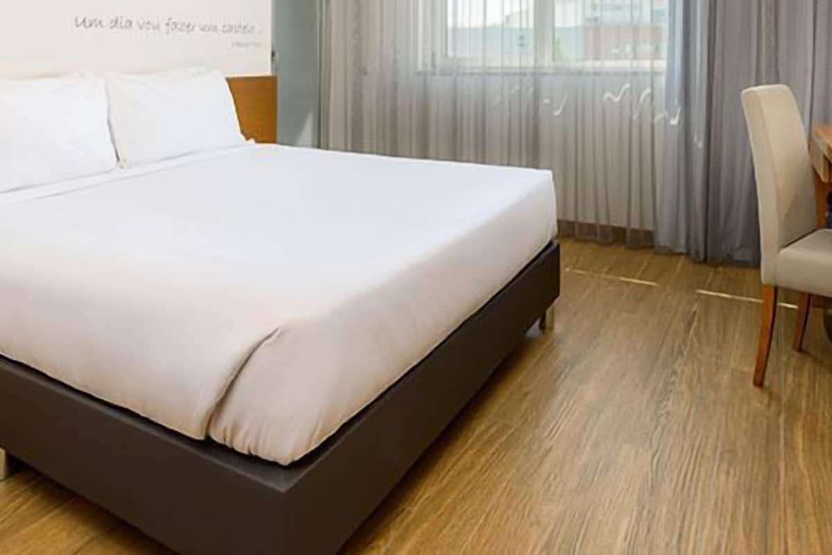 minibar, in-room safe, desk, soundproofing